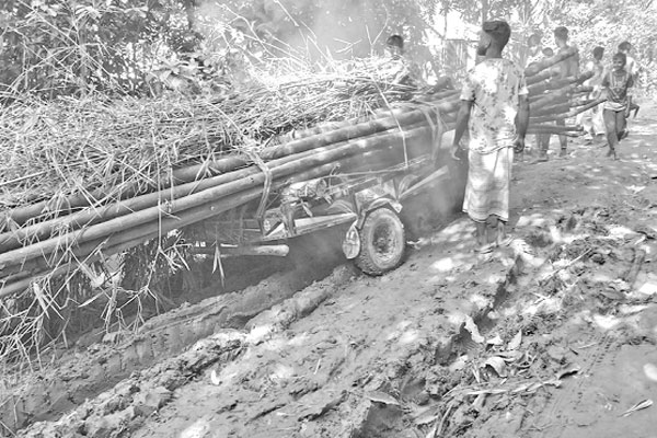 কাঁচা রাস্তায় ভোগান্তির শেষ নেই
