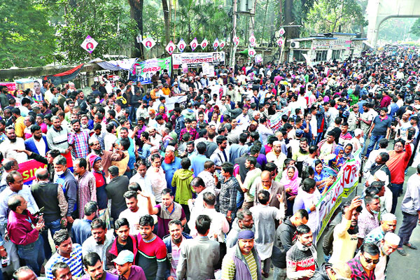 পুলিশি বাধায় বিএনপির মানববন্ধন