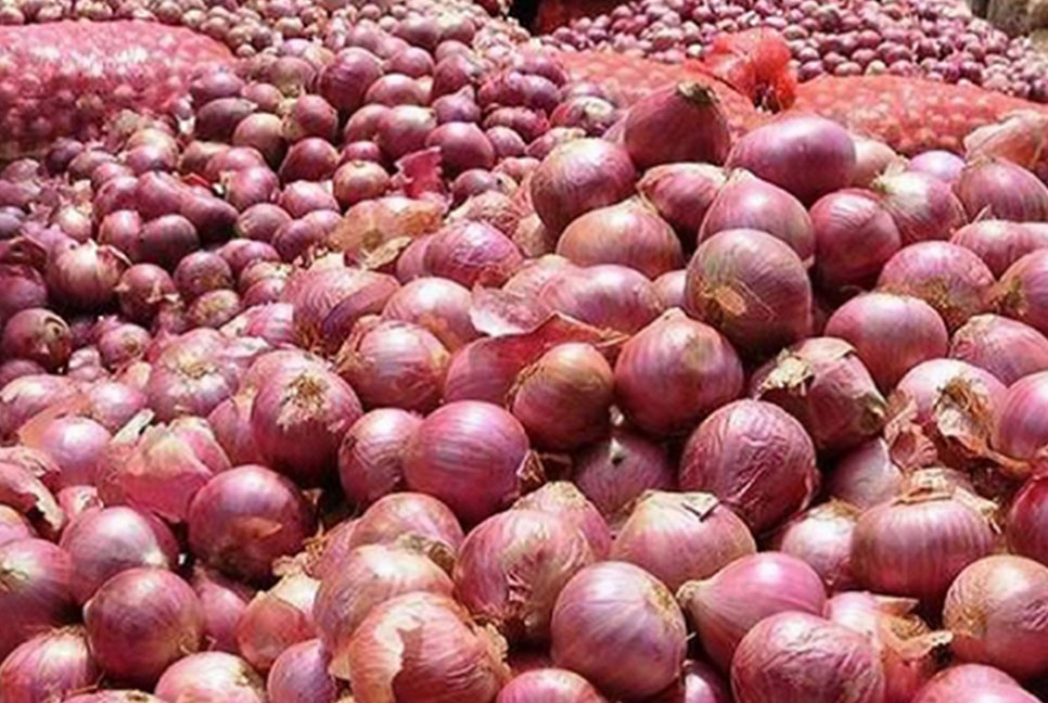 বিকল্প দেশ থেকে আসছে পিয়াজ, কমছে ঝাঁজ