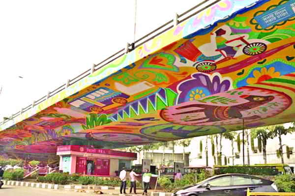 মহাখালী ফ্লাইওভারে নজরকাড়া গ্রাফিতি