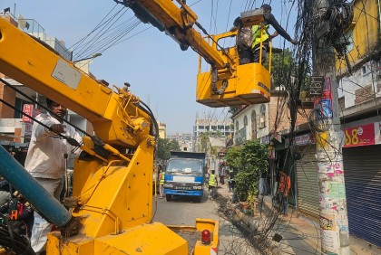 তারের জঞ্জাল সরাতে রাসিকের অভিযান