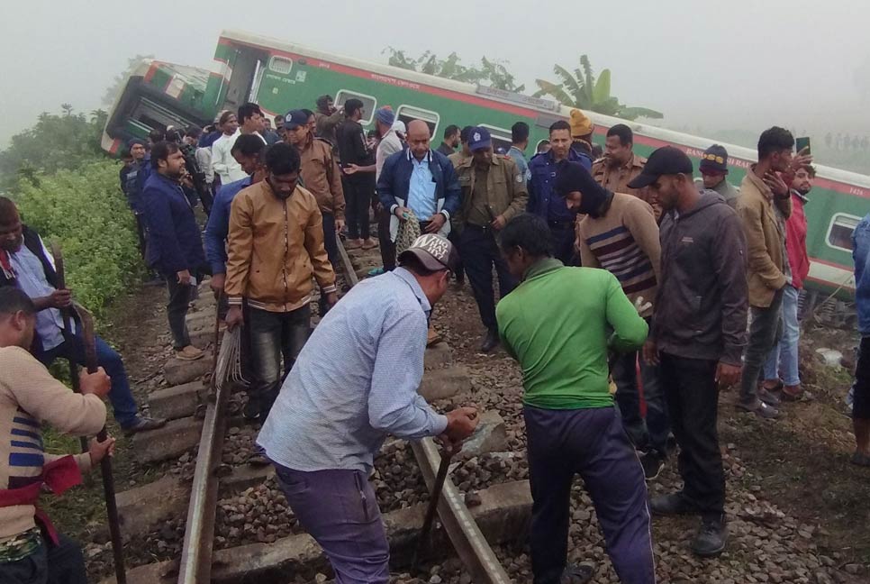 শ্রীপুরে ১৫ ঘণ্টা পর ক্ষতিগ্রস্ত রেলপথ মেরামত সম্পন্ন