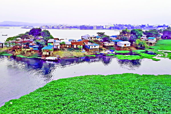 দখল দূষণে কাপ্তাই লেক