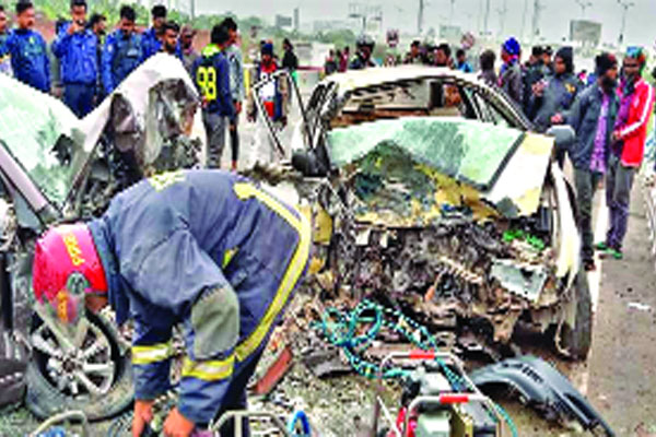 দুই প্রাইভেট কারের সংঘর্ষে চারজন নিহত