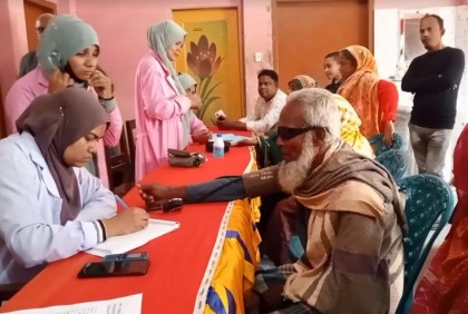 ঠাকুরগাঁওয়ে শতাধিক রোগীকে বিনামূল্যে স্বাস্থ্যসেবা প্রদান