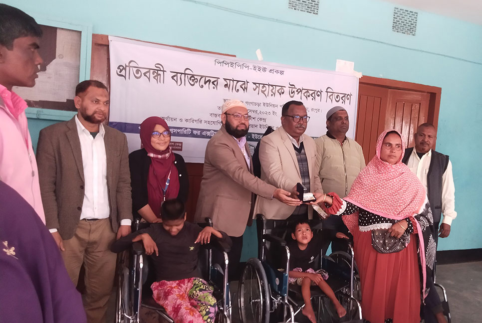 প্রতিবন্ধী ব্যক্তিদের 
সহায়ক উপকরণ বিতরণ