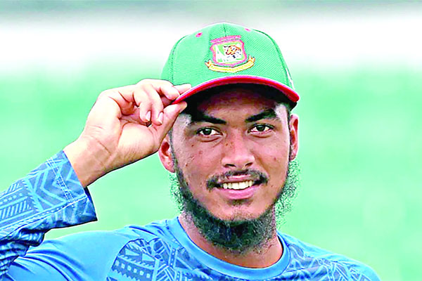 ব্যাটে বলে দুরন্ত রিশাদ