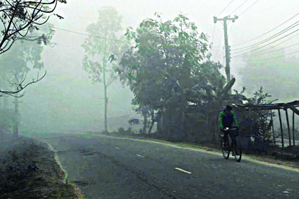 শীতে কাঁপছে উত্তরের জনপদ
