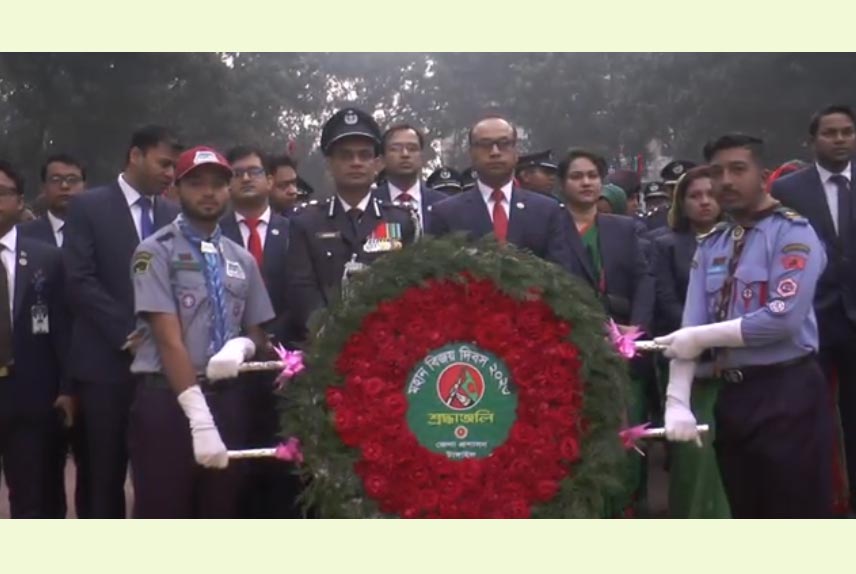 টাঙ্গাইলে শহীদ স্মৃতিস্তম্ভে পুষ্পস্তবক অর্পণ