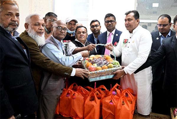যুদ্ধাহত মুক্তিযোদ্ধাদের উপহার পাঠালেন প্রধানমন্ত্রী