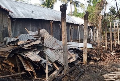 শৈলকুপায় ২ কৃষকের গোলায় ঘরে আগুন, ৩ গরুসহ কৃষক দগ্ধ