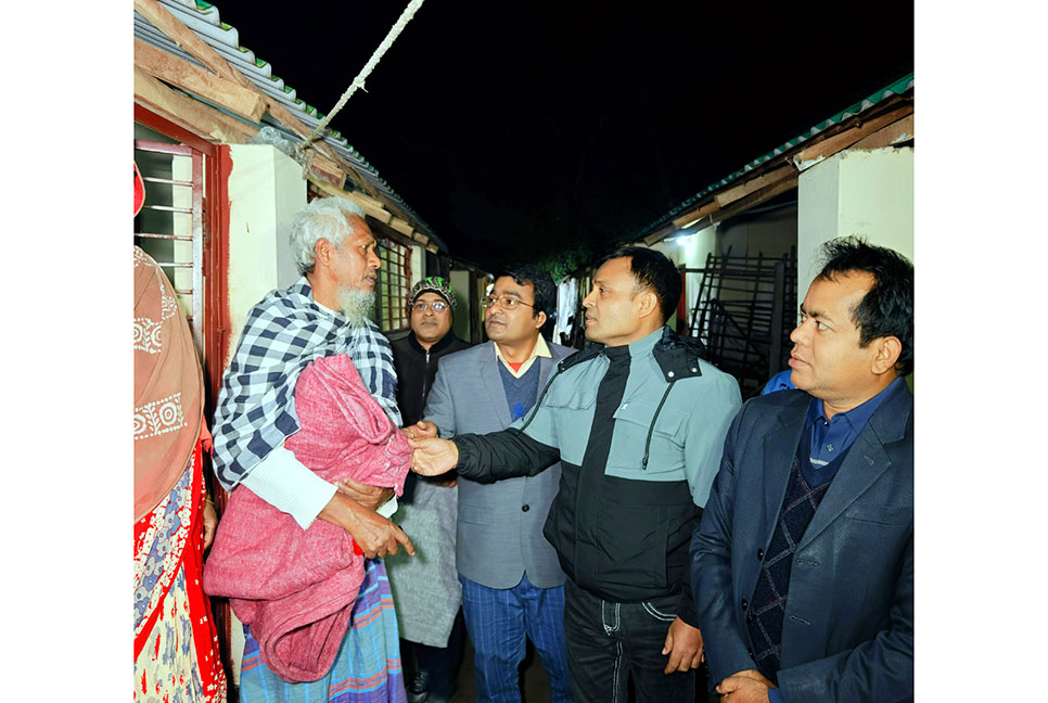 দিনাজপুরে অসহায়-দরিদ্রদের মাঝে শীতবস্ত্র বিতরণ