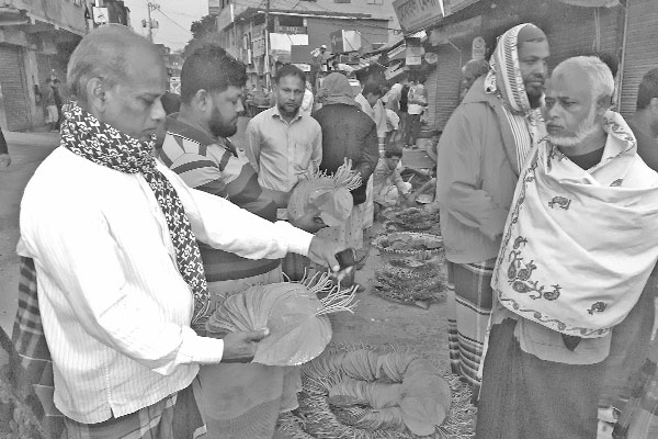 সবুজ পানে রঙিন বাজার