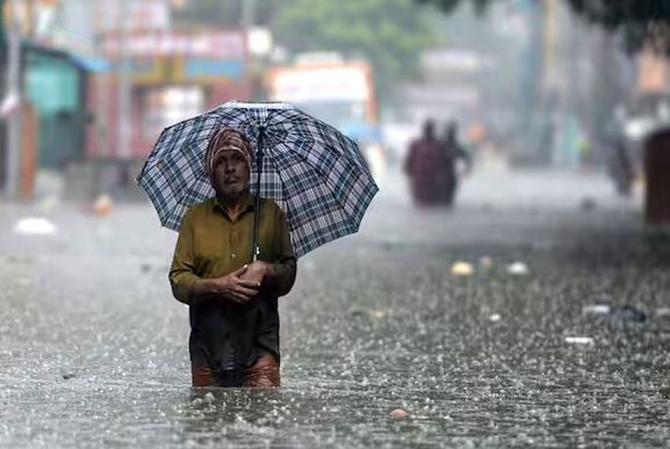 তামিলনাড়ুতে ভারী বর্ষণ, বন্যায় স্কুল-কলেজ বন্ধ