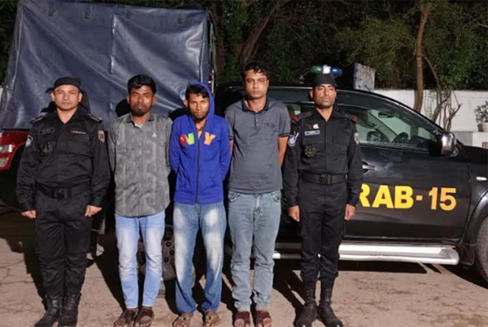 টেকনাফে ইয়াবাসহ আটক ৩

