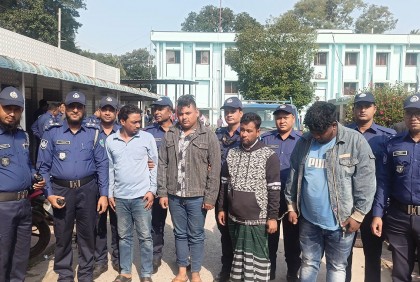 পিকআপভ্যান নিয়ে ওষুধ চুরি, গ্রেফতার ৪ 

