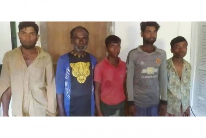 নিখোঁজের ৮ দিন পর জীবিত সন্ধান ৫ জেলের 