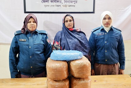 দিনাজপুরে নারী মাদক কারবারি আটক

