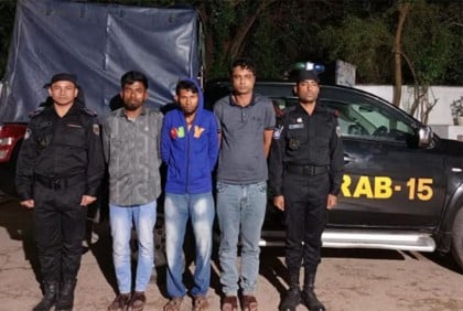 টেকনাফে ইয়াবাসহ আটক ৩

