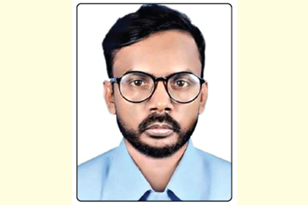 ভোটের মাঠে চারজনের সঙ্গে লড়বেন হিরো আলম