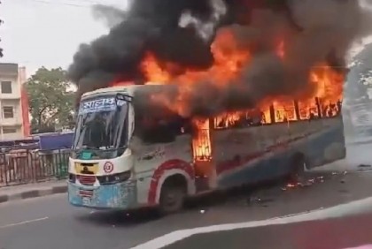 গুলিস্তানে যাত্রীবাহী বাসে আগুন