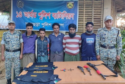 রোহিঙ্গা ক্যাম্পে গোলাগুলি, অস্ত্র-গুলিসহ আটক ৯