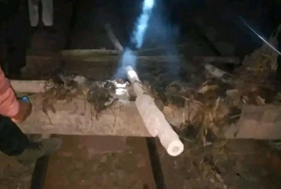 বিরামপুরে রেললাইনে স্লিপার, অল্পের জন্য রক্ষা পেল ট্রেন