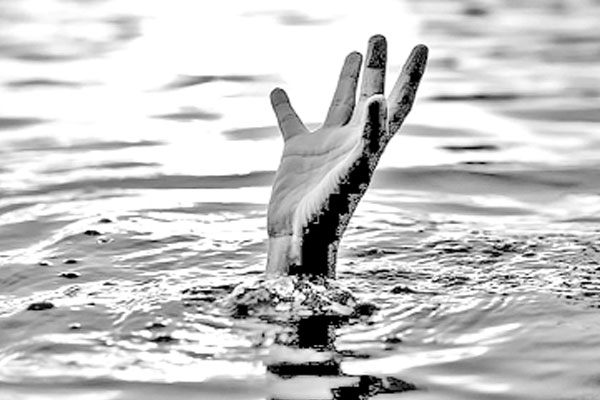 রাজারহাটে পানিতে ডুবে দুই শিশুর মৃত্যু