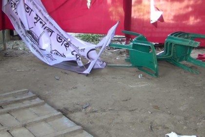 মুন্সিগঞ্জের চরকেওয়ারে আওয়ামী লীগের নির্বাচনী ক্যাম্প ভাঙচুর