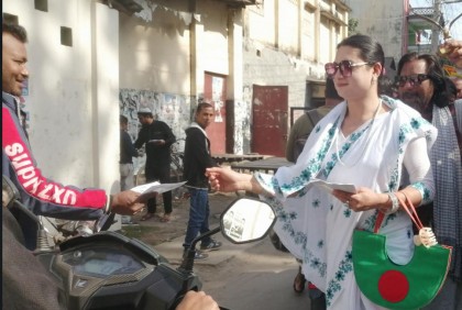 এলাকায় নেই জিএম কাদের, মাঠ
কাঁপাচ্ছেন তৃতীয় লিঙ্গের রানী