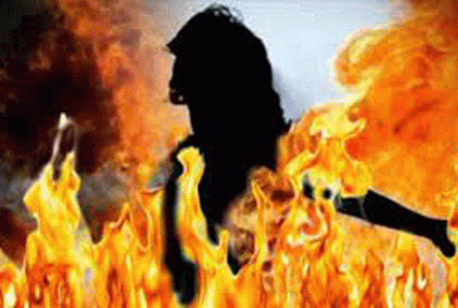 স্বামীর মধ্যযুগীয় নির্যাতনের শিকার সেই গৃহবধূর মৃত্যু
