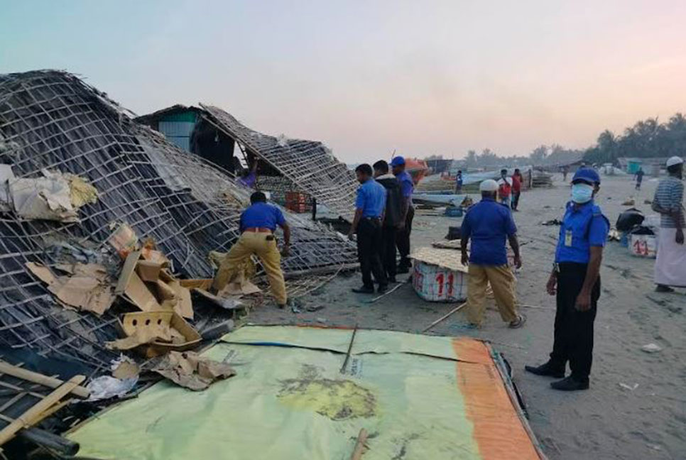 সেন্টমার্টিনে অবৈধ স্থাপনা উচ্ছেদ 