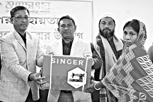 বসুন্ধরা শুভসংঘের সেলাই মেশিন পেলেন ৩৫ নারী