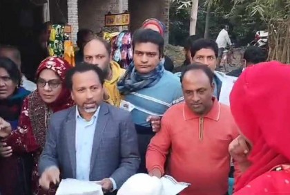 ডামি নির্বাচন বর্জন ও অসহযোগ আন্দোলন সফল করতে বিএনপির লিফলেট বিতরণ 