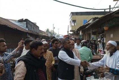 বাগেরহাট নৌকার দুই প্রার্থী সোহাগ ও তন্ময়ের পৃথক গণসংযোগ 