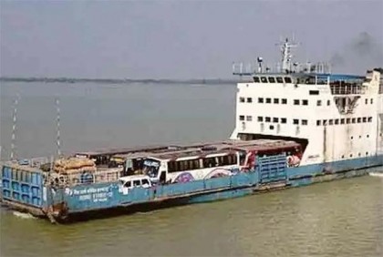 ৬ ঘণ্টা পর শরীয়তপুর-চাঁদপুর রুটে ফেরি চলাচল শুরু 