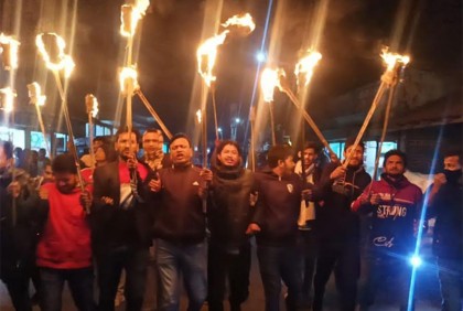 জয়পুরহাটে অবরোধের সমর্থনে মশাল মিছিল