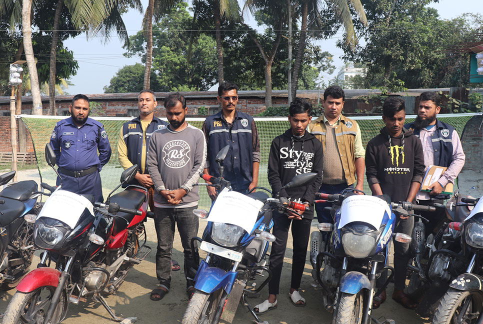 চাঁদপুরে মোটরসাইকেল চোর চক্রের ৩ সদস্য গ্রেফতার