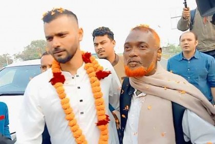 জরিমানা গুনলেন মাশরাফি

