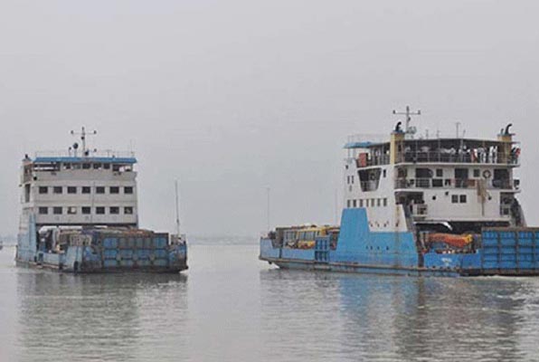 ৬ ঘণ্টা পর দৌলতদিয়া-পাটুরিয়া নৌরুটে ফেরি চলাচল স্বাভাবিক