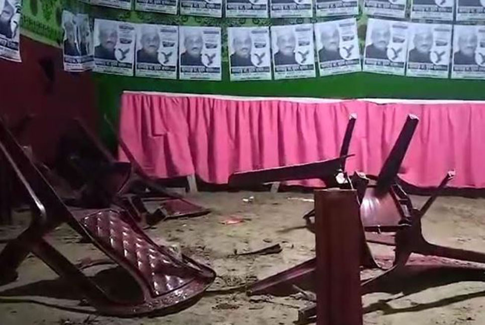 সরিষাবাড়ীতে স্বতন্ত্র প্রার্থী মুরাদ হাসানের কেন্দ্রে হামলা