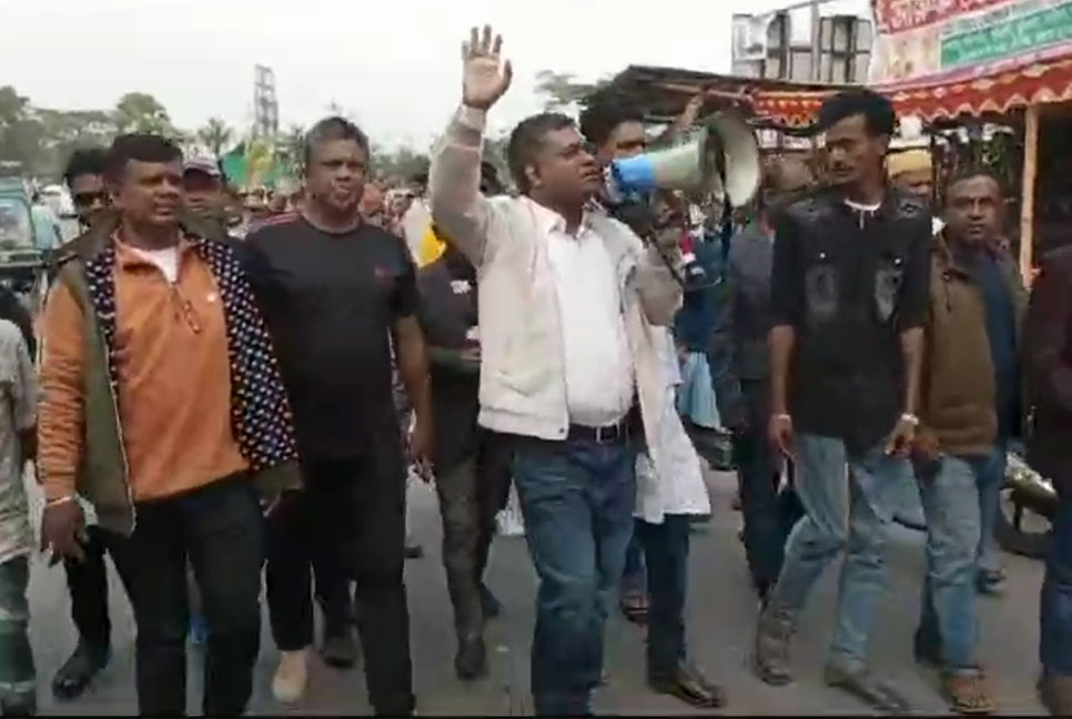 বাগেরহাটে প্রার্থীদের ব্যাপক গণসংযোগ 