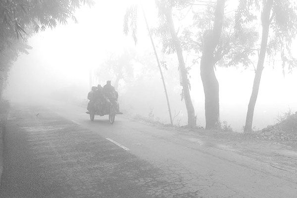 কুয়াশার দাপট, জেঁকে বসছে শীত