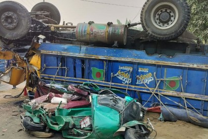 টাঙ্গাইলে সড়ক দুর্ঘটনায় দাদি-নাতির মৃত্যু


