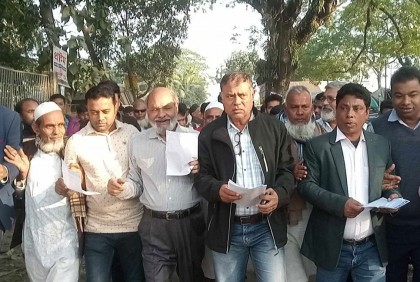 নির্বাচন বর্জনে বিএনপির লিফলেট বিতরণ 