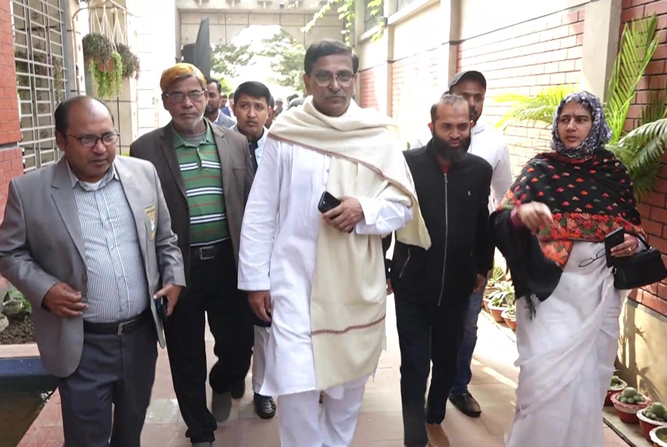 দ্রব্যমূল্য কমানোর ইশতেহার কীভাবে বাস্তবায়ন হবে বললেন হানিফ