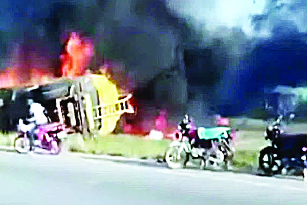 লাইবেরিয়ায় জ্বালানিবাহী ট্রাকে বিস্ফোরণ, নিহত ৪০