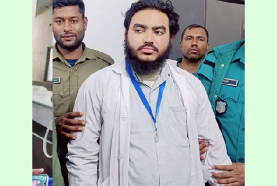 রামেকের অপারেশন থিয়েটার থেকে ভুয়া চিকিৎসক আটক