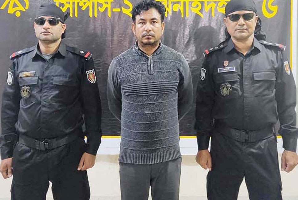 ঝিনাইদহে পিস্তল-গুলিসহ গ্রেফতার ১

