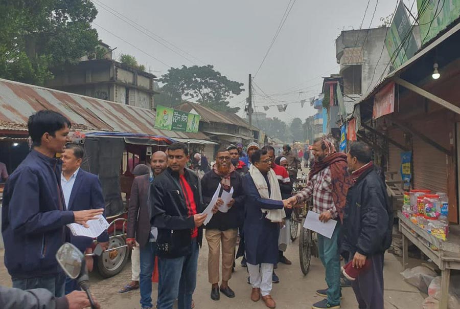গোপালগঞ্জে সেলিমুজ্জামানের গণসংযোগ ও লিফলেট বিতরণ